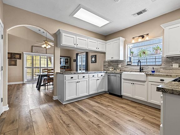 5th image of 13003 Sweetbriar Ct