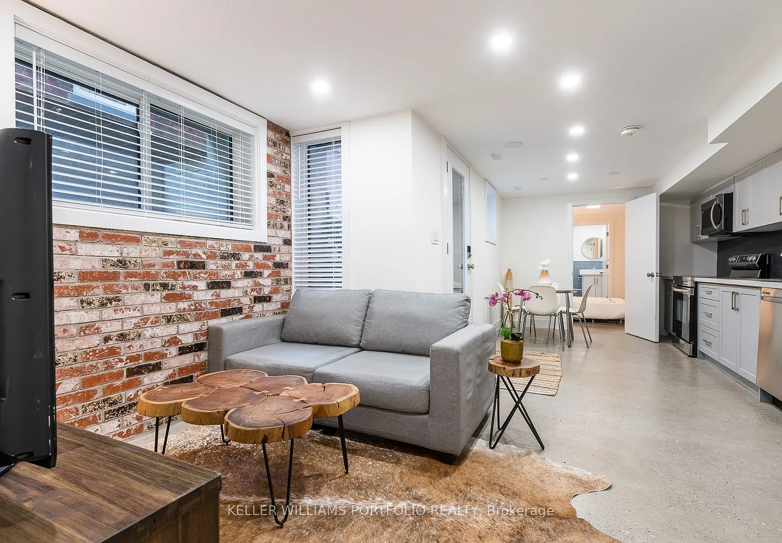2 bed, $2,440 — Photo 1