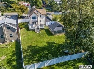 52 Woodhull Rd, Huntington, NY 11743