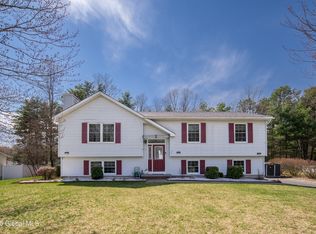 4 Heresford Ln, Queensbury, NY 12804