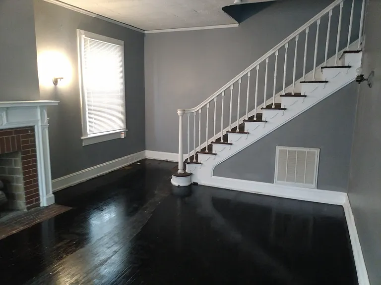 1119 N Main St — Photo 7