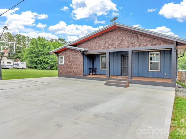 43 Pelzer St, Asheville, NC 28804