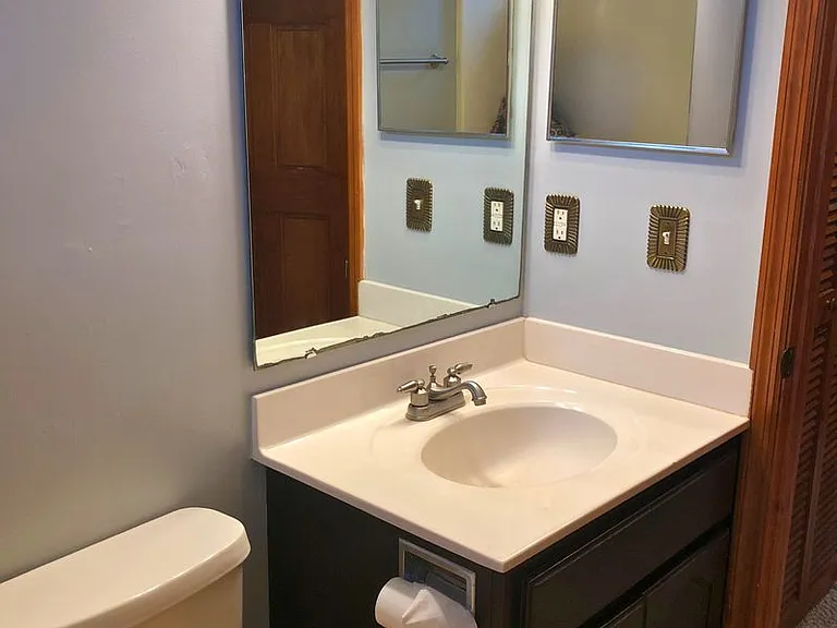 502 Hunt Club Rd — Photo 16