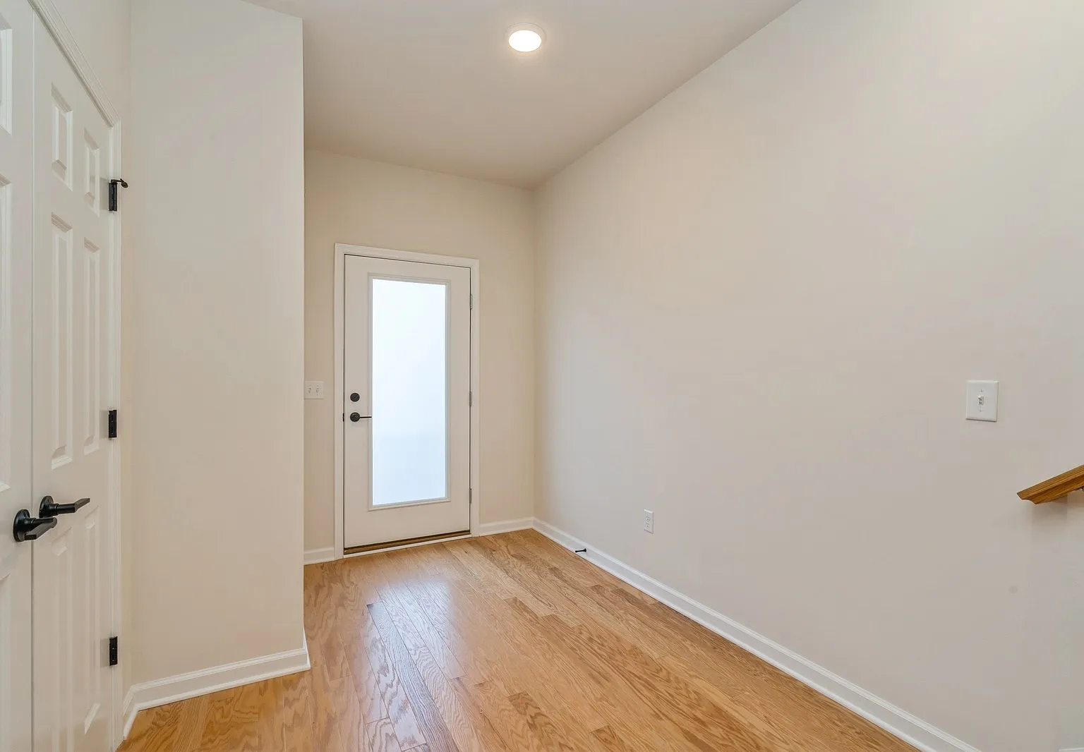 4 bed, 3.5 bath, 2378 sqft, $5,775 — Photo 3