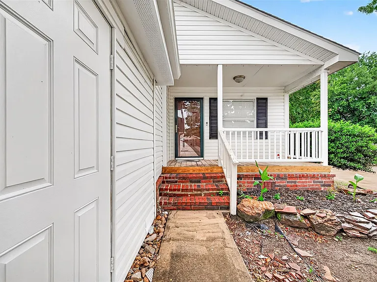 10202 Berrybriar Ln — Photo 3