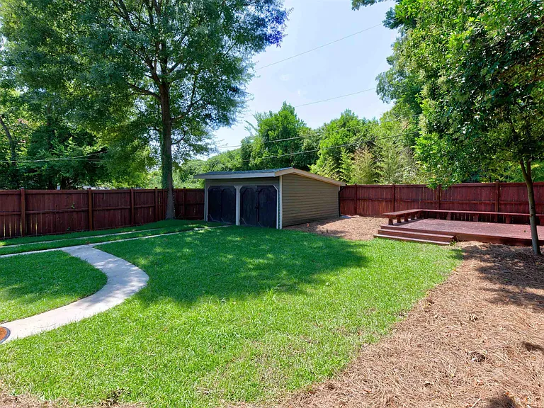 2405 Sumter St — Photo 36