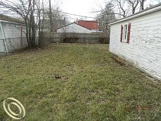 3rd image of 11423 Piedmont St