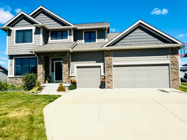 585 NE Brookshire Dr, Waukee, IA 50263