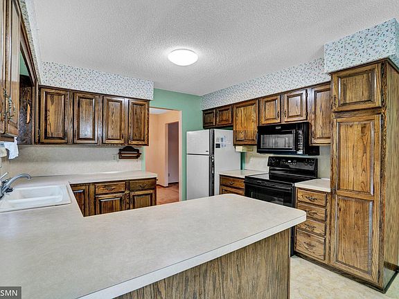 4th image of 8109 Sunkist Blvd