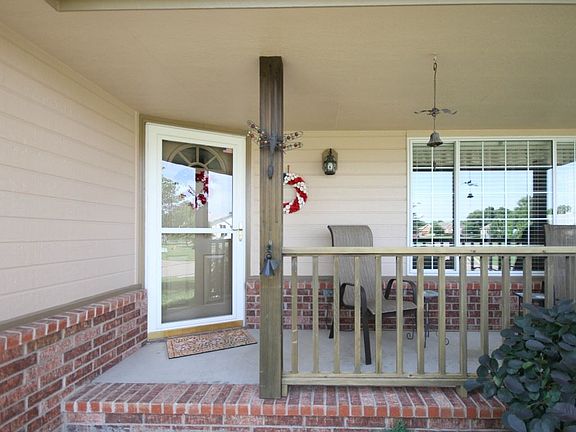 3rd image of 123 W Primrose Ln