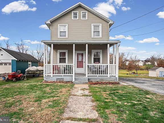 2nd image of 2031 Park St