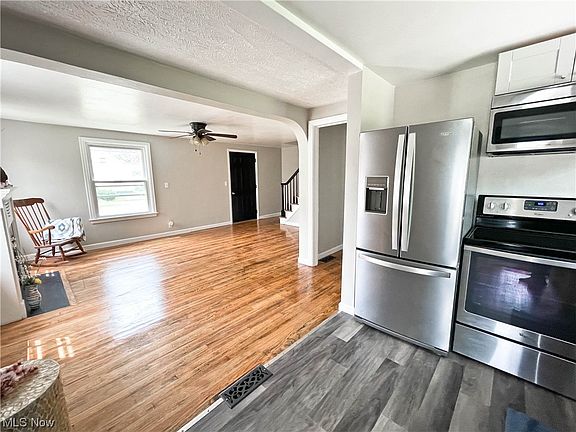 5th image of 881 Meadowbrook Ave SE