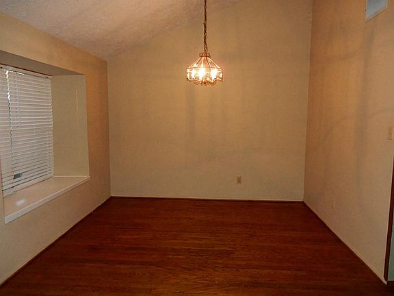 5th image of 7003 Foxmont Ln