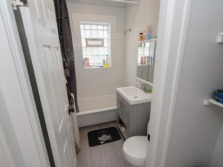 1222 W Victoria St #2 — Photo 8