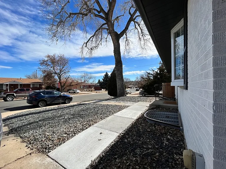 401 Leo Ln #B — Photo 9