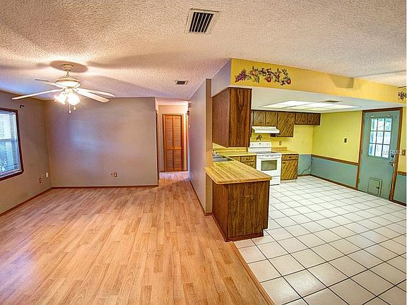 5th image of 2792 Foxdale Dr