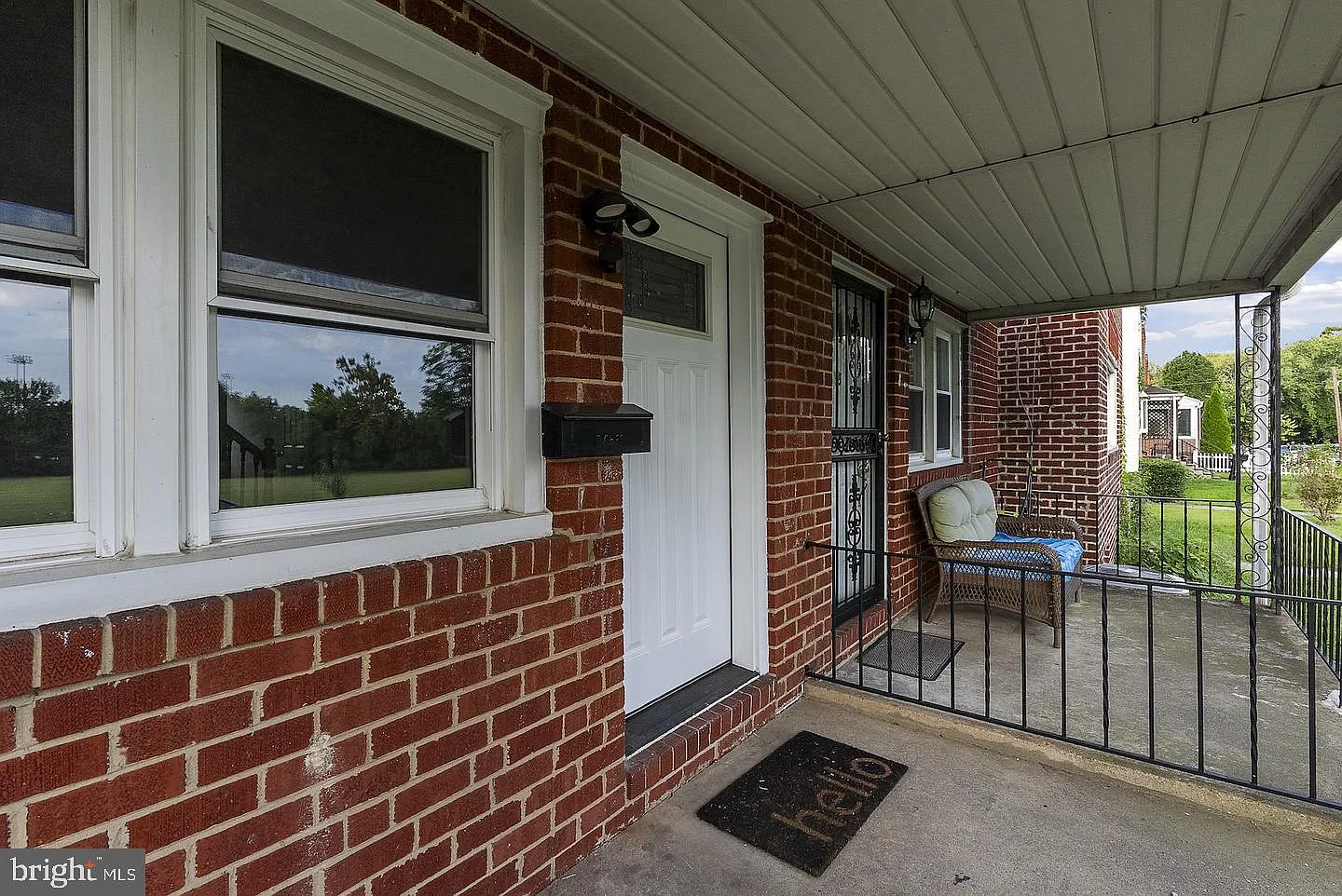 3 bed, 1.0 bath, 1048 sqft, $2,200 — Photo 3