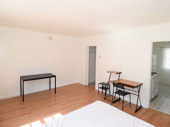 5th image of 807 W 30th St #813