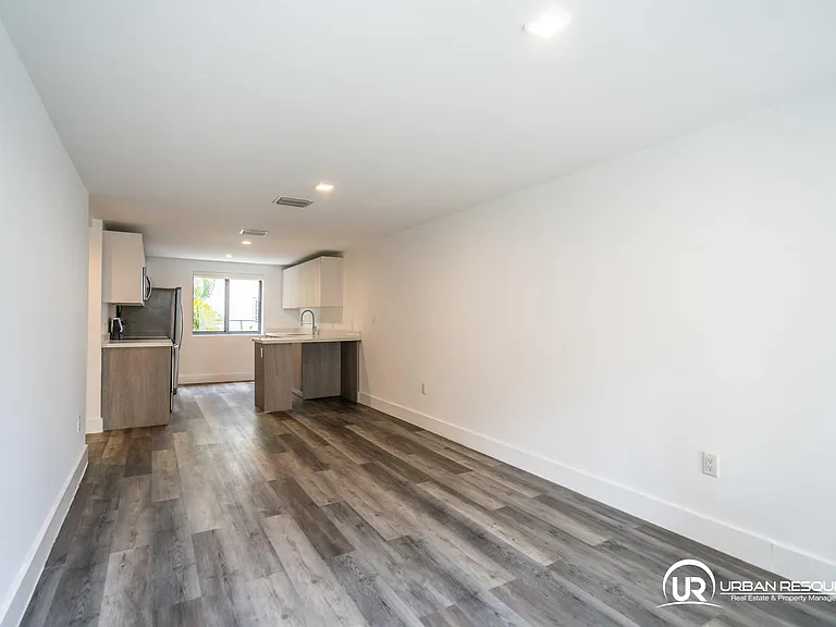1985 Bay Dr #107 — Photo 8