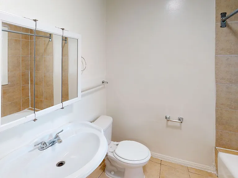 The President Apts...Completely Renovated Apartments...Pet Friendly..Great Location! CALL NOW! — Photo 12