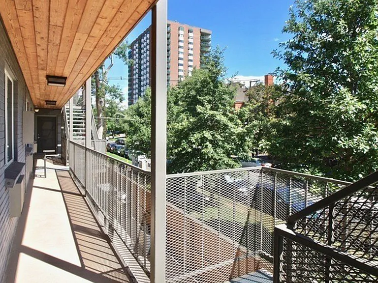 1202 Logan — Photo 10
