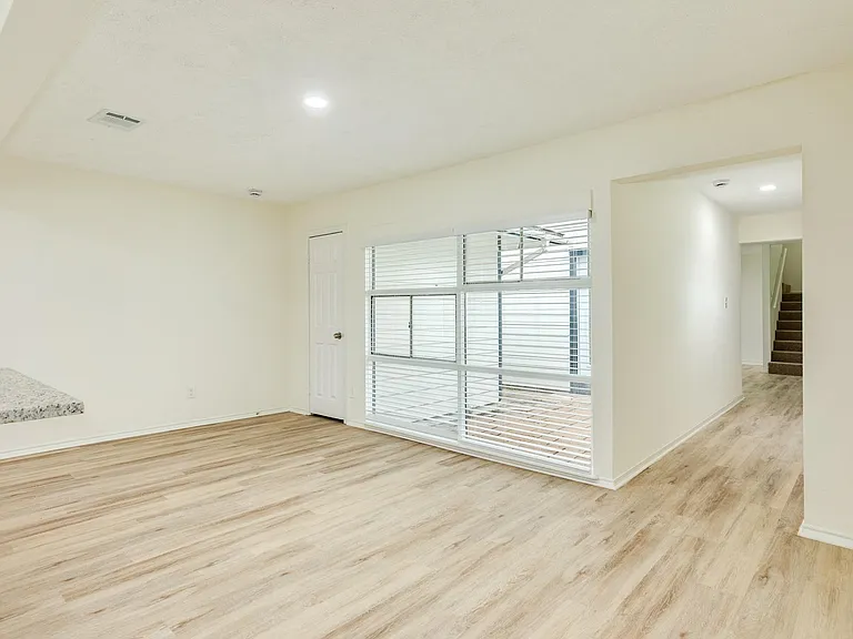 408 Gardenia St — Photo 9