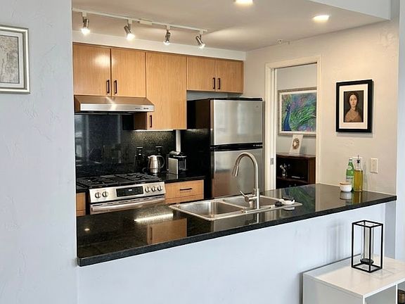 4th image of 1077 Marinaside Cres #1078