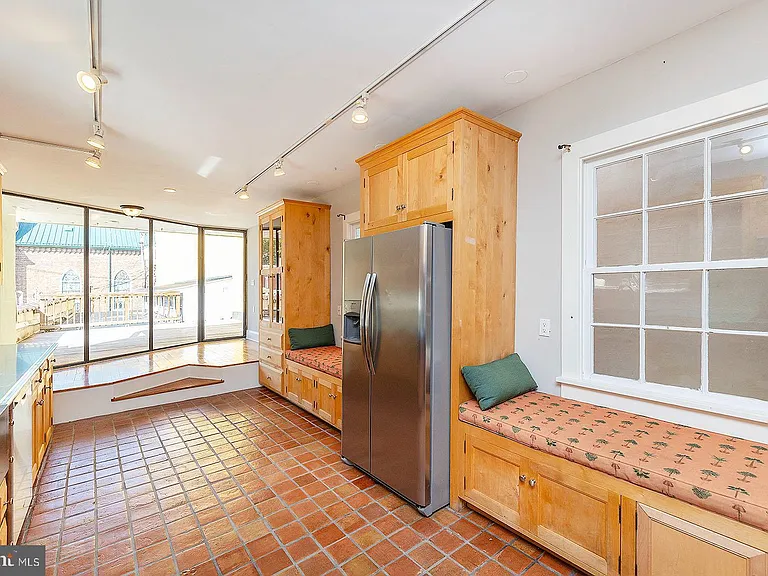 7 N Loudoun St #1/2 — Photo 17