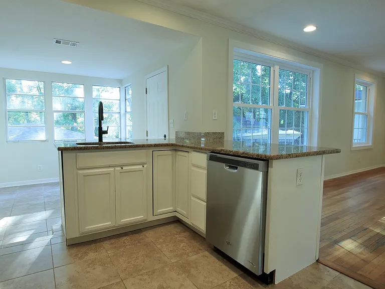 1554 Geraldine Dr — Photo 7