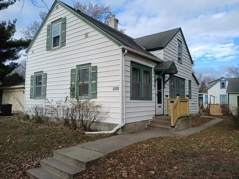 3320 E 31st St — Photo 1