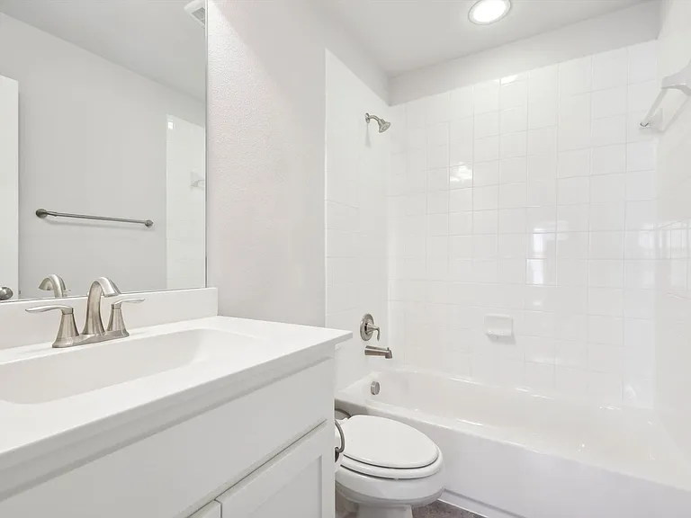 5012 Engleswood Trl — Photo 25