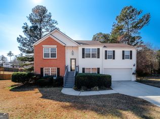 452 Crested View Dr, Loganville, GA 30052