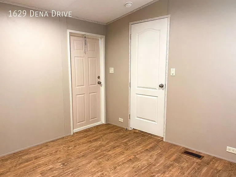 1629 Dena Dr — Photo 5