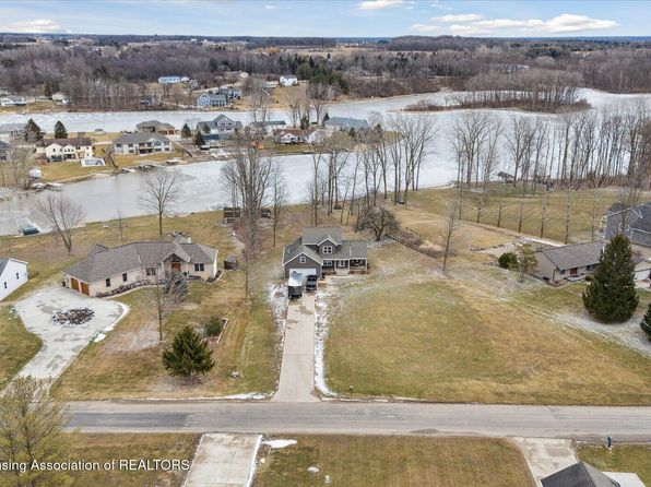 9671 Lakeside Dr, Perrinton, MI 48871
