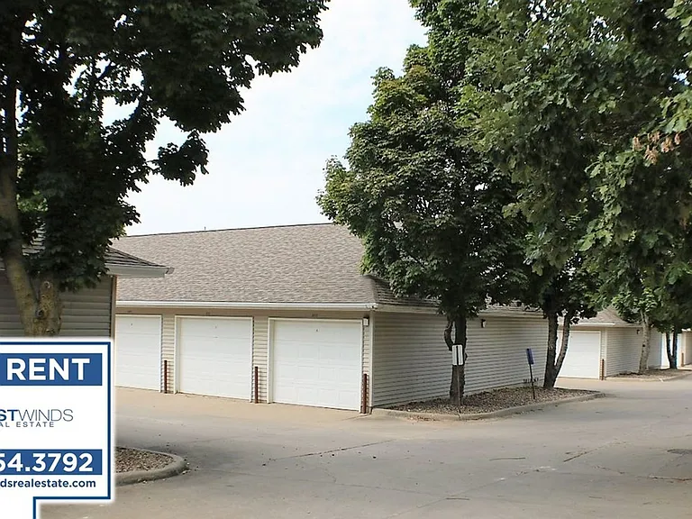 450-472 Peterson St — Photo 17