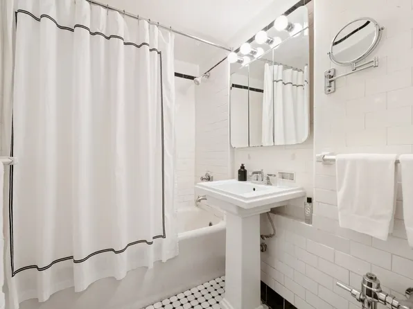405 West 23rd Street 14F image 7 of 7
