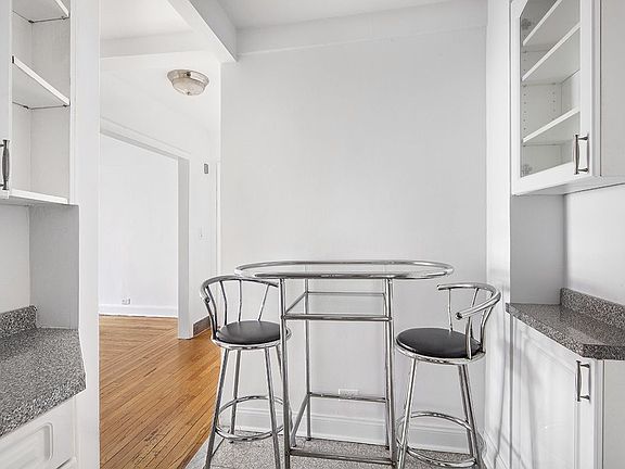 3rd image of 325 E 41st St APT 405