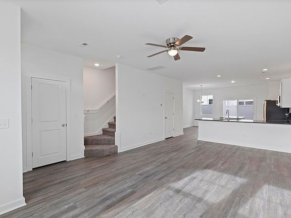 4th image of 407 Sunfish Ln