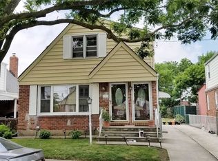 8810 Sabre St, Queens Village, NY 11427