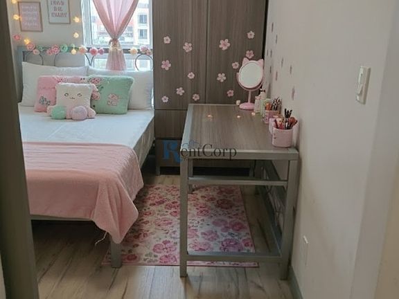 3rd image of 2716 Sunview St #258B