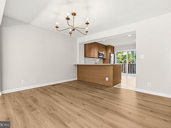 5th image of 1604 Valencia Way