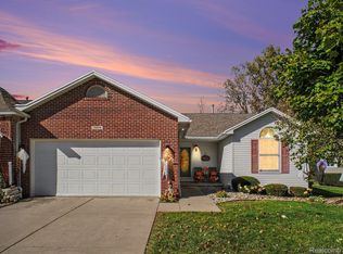 7374 Cross Creek Dr, Swartz Creek, MI 48473