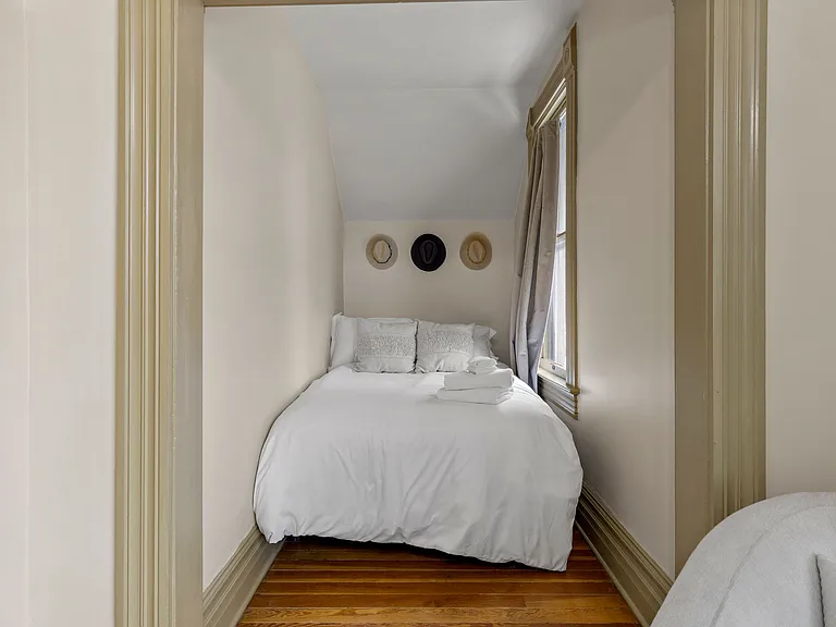 Bedroom 2 (Full Bed)
