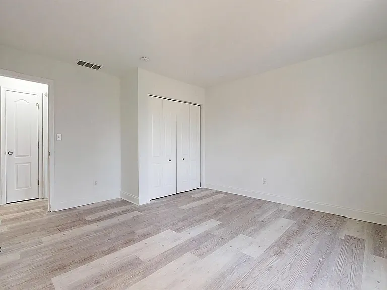 450 Redwood Ave — Photo 28