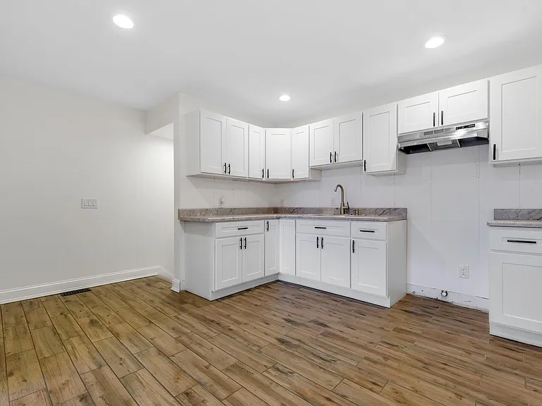275 S Michigan Ave #1 — Photo 8
