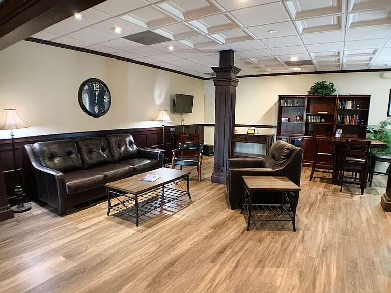 Knobs Pointe Apartments — Photo 11
