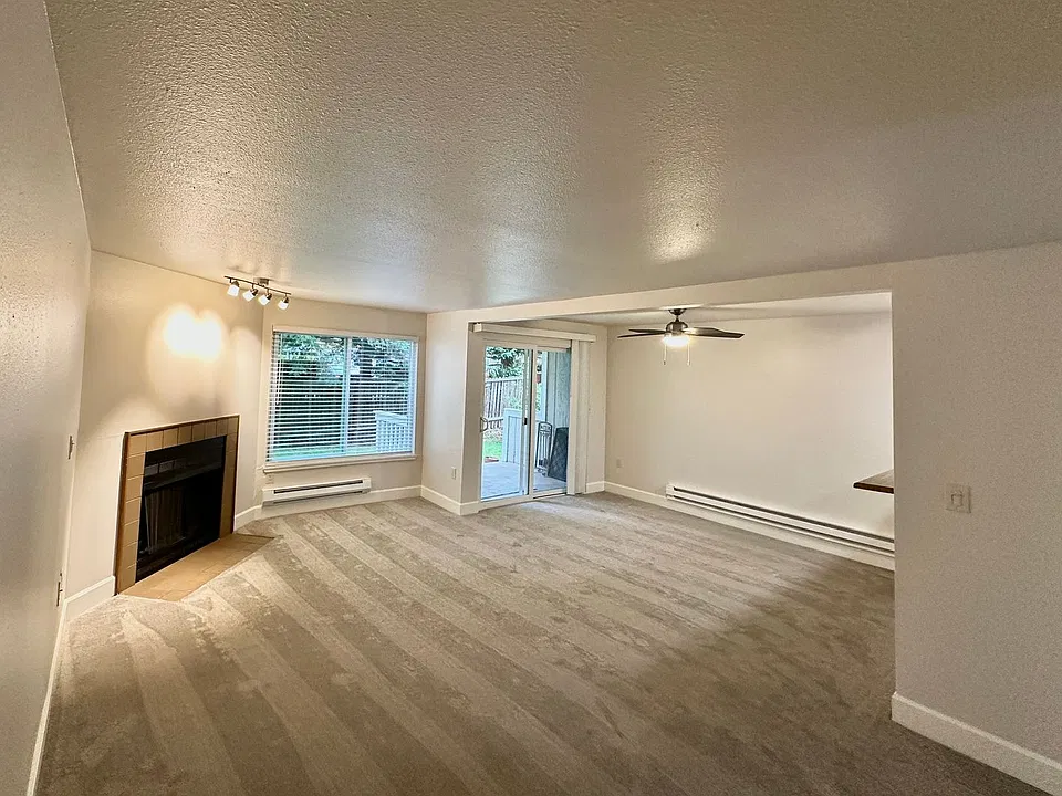 550 100th Ave SE