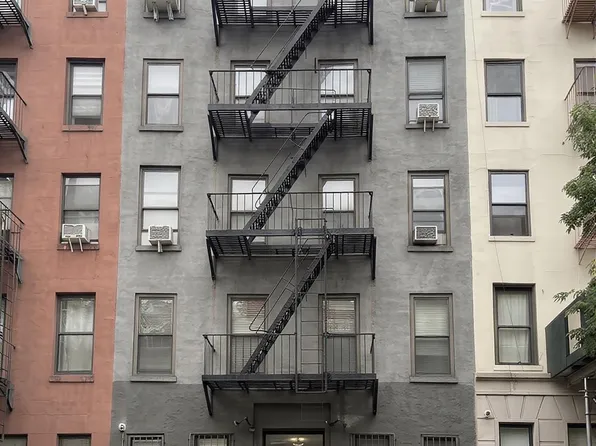517 W 48th Street #3FE, New York (Manhattan), NY 10036