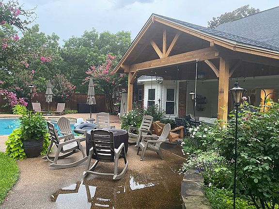 2nd image of 1456 Woodlawn Ct