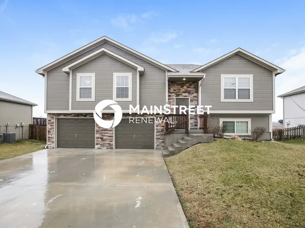 308 Golfview Dr, Pleasant Hill, MO 64080